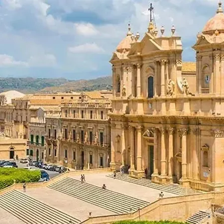 Dom wakacyjny Charming House In + Jacuzzi Noto