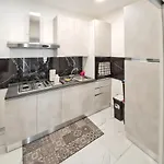 Charming House In + Jacuzzi