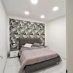 Charming House In + Jacuzzi 度假居