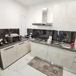 Charming House In + Jacuzzi 度假居 诺托