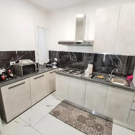 Charming House In + Jacuzzi Сasa de vacaciones Noto
