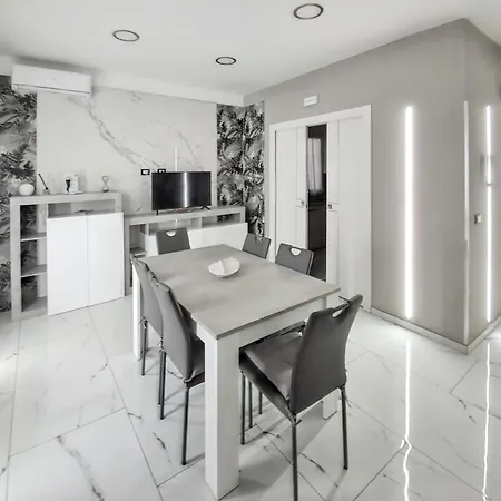 Charming House In + Jacuzzi Noto